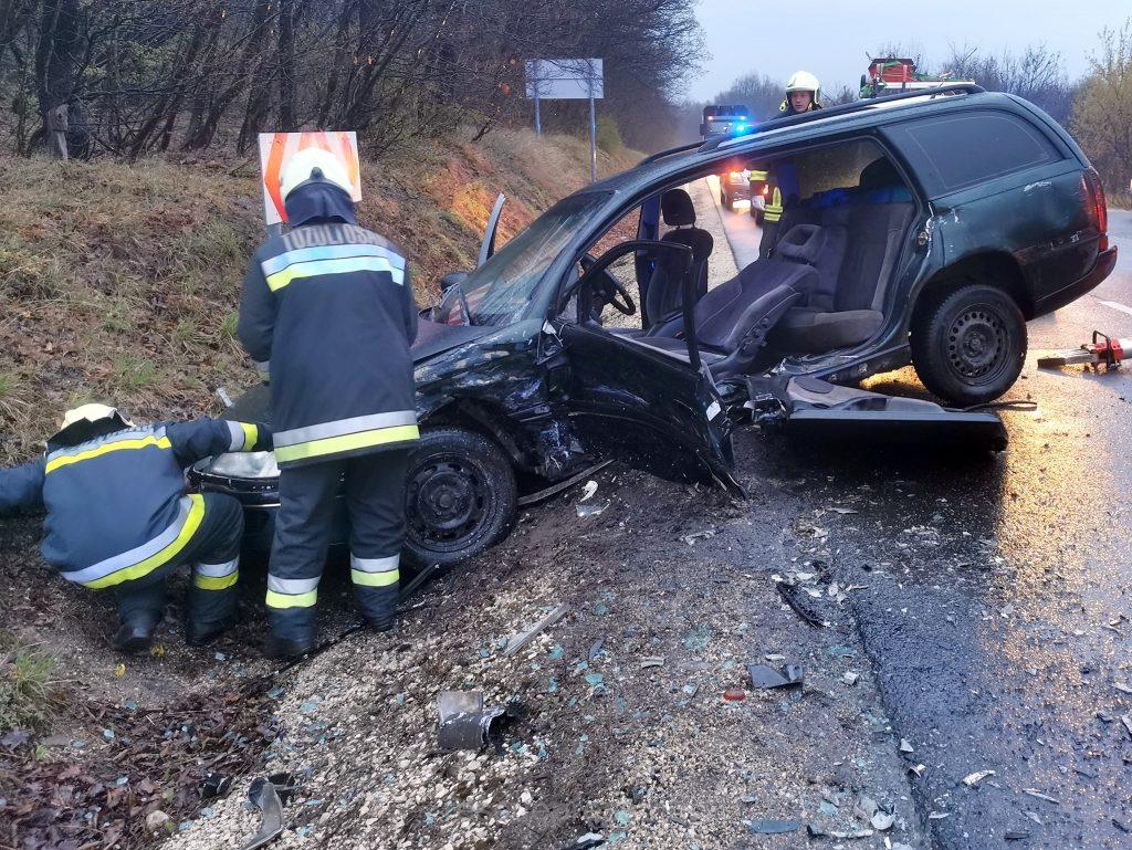 Két autó ütközött Csákvár és Gánt között